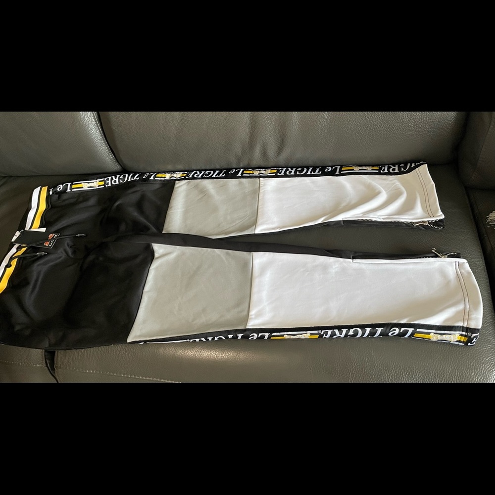 Brand new Le Tigre warm up pants. Has a drawstring to tighten and pockets.